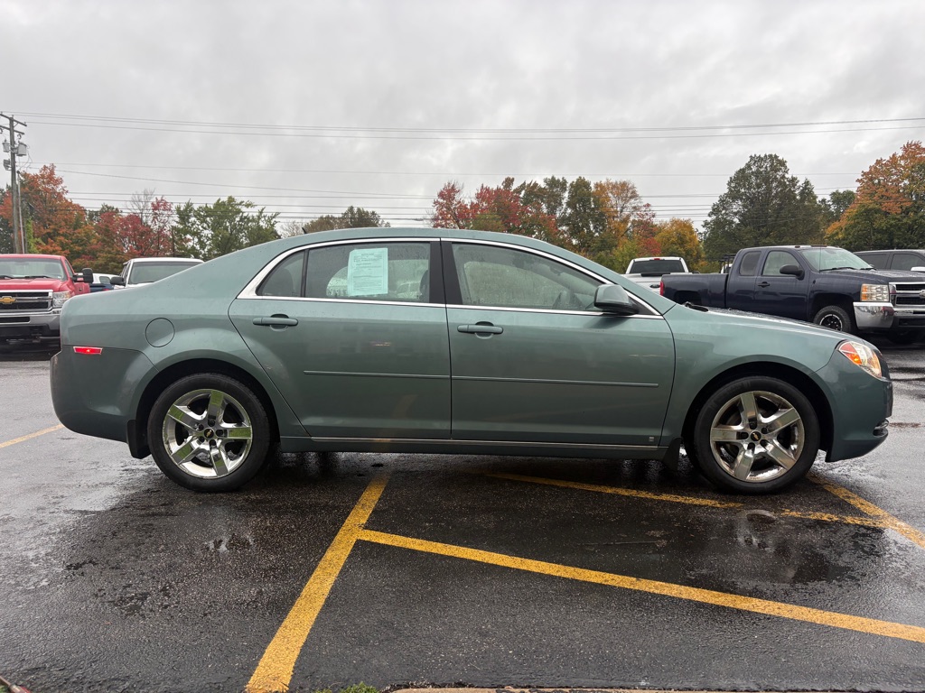Photo 5 of this CHEVROLET MALIBU
