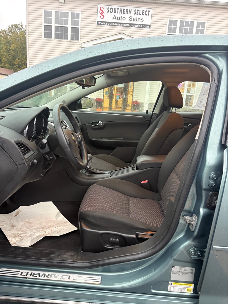 Photo 9 of this CHEVROLET MALIBU