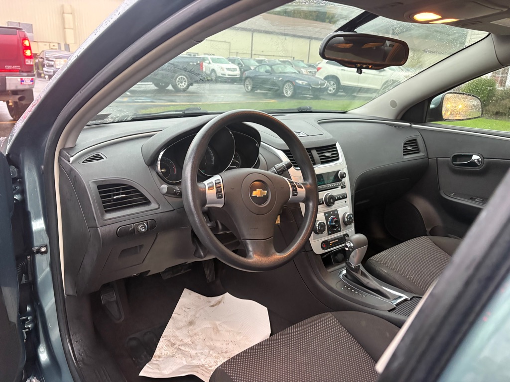 Photo 13 of this CHEVROLET MALIBU