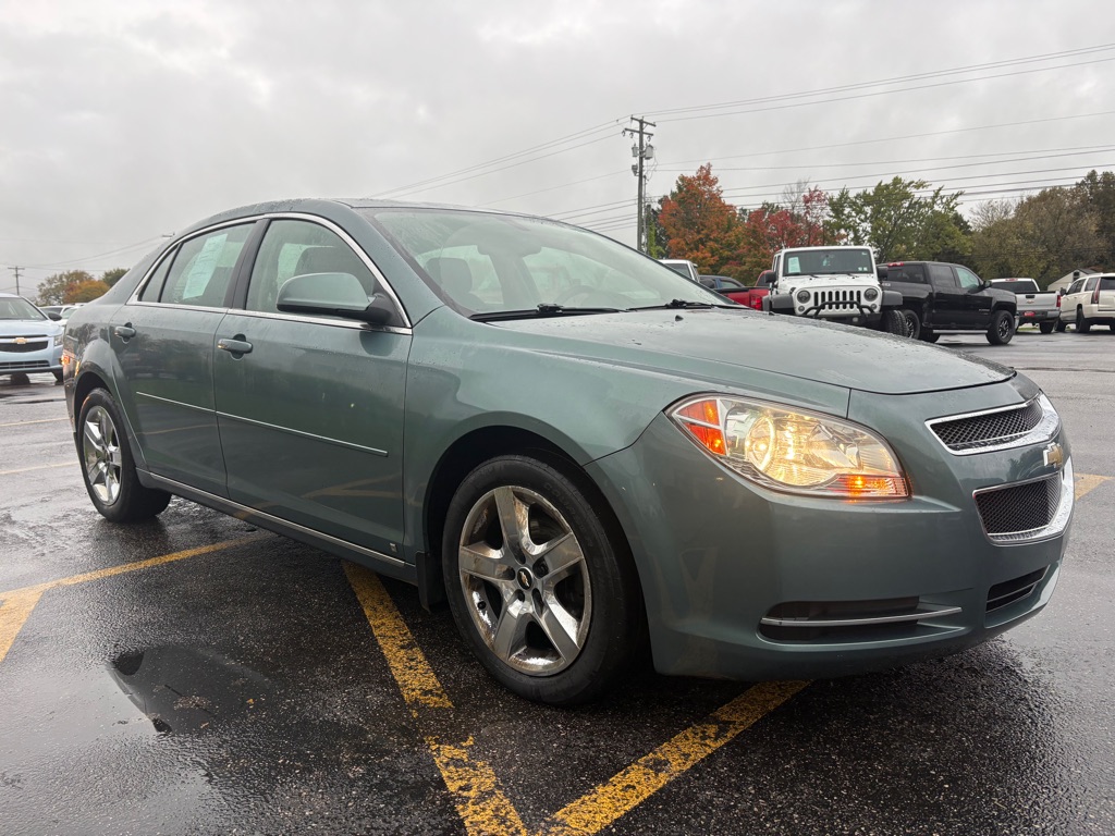Photo 4 of this CHEVROLET MALIBU