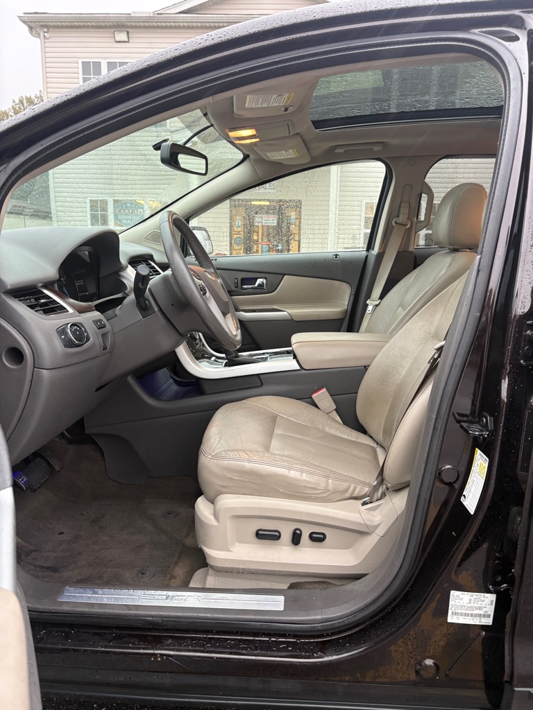 Photo 9 of this FORD EDGE