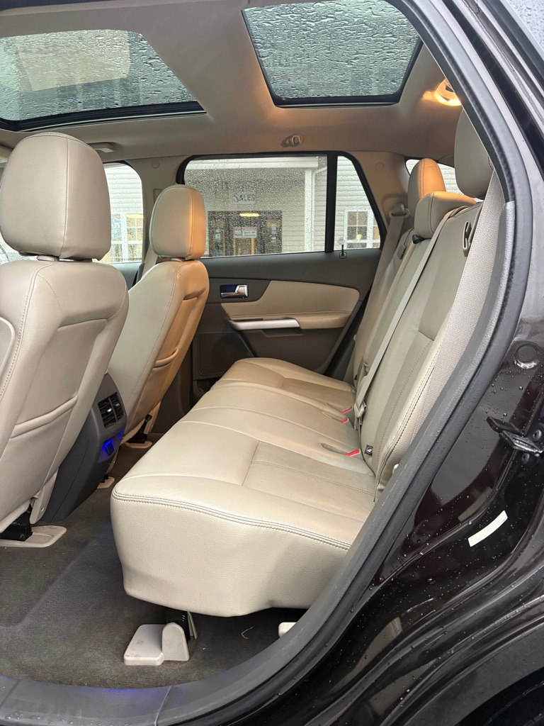 Photo 10 of this FORD EDGE