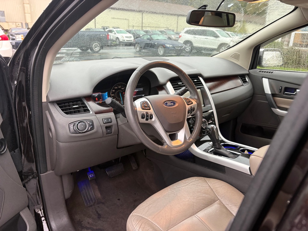 Photo 13 of this FORD EDGE