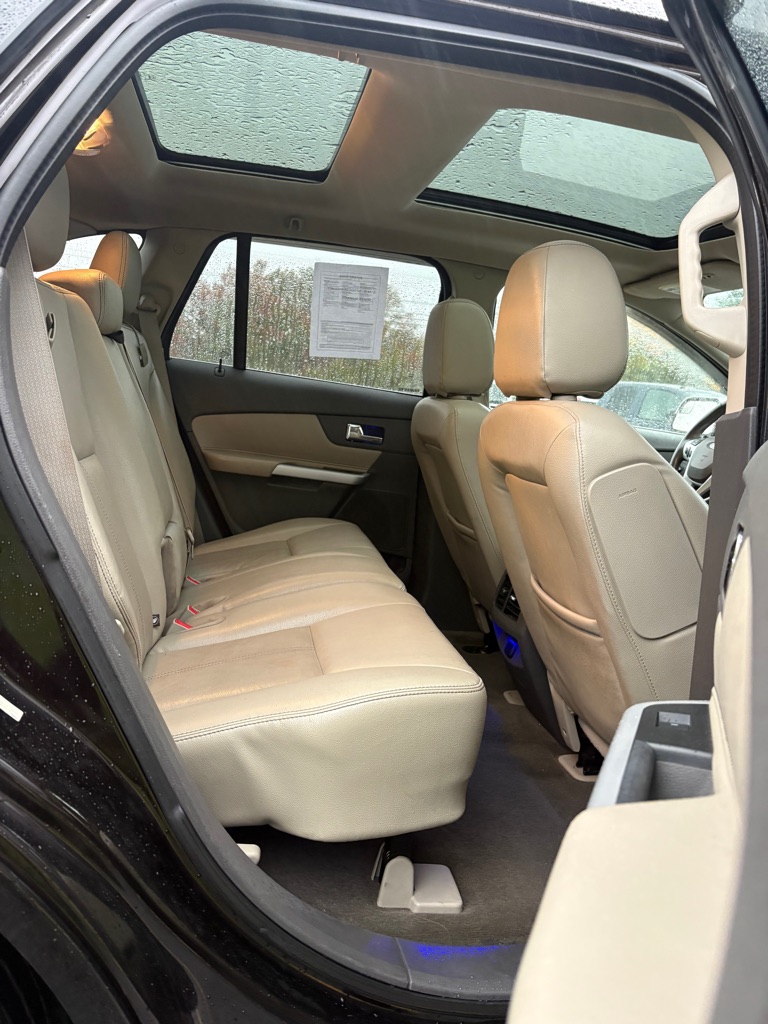 Photo 12 of this FORD EDGE