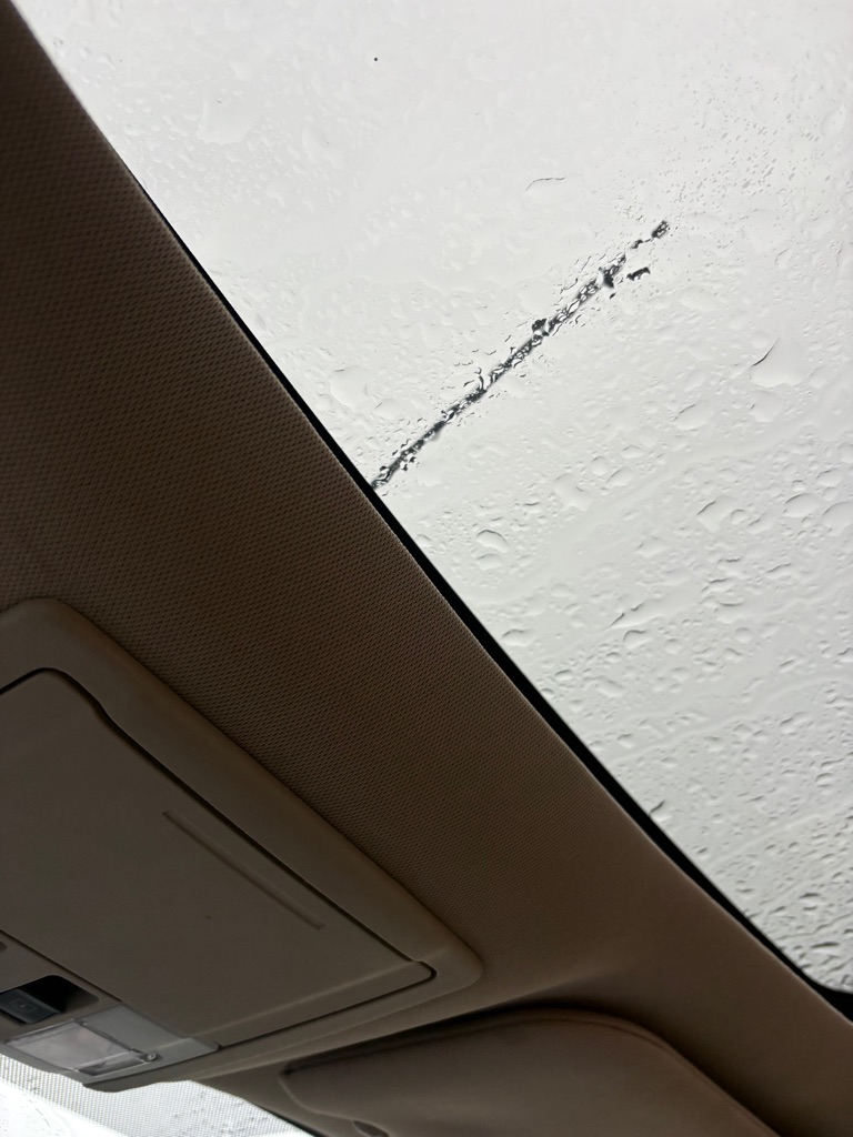 Photo 17 of this FORD EDGE