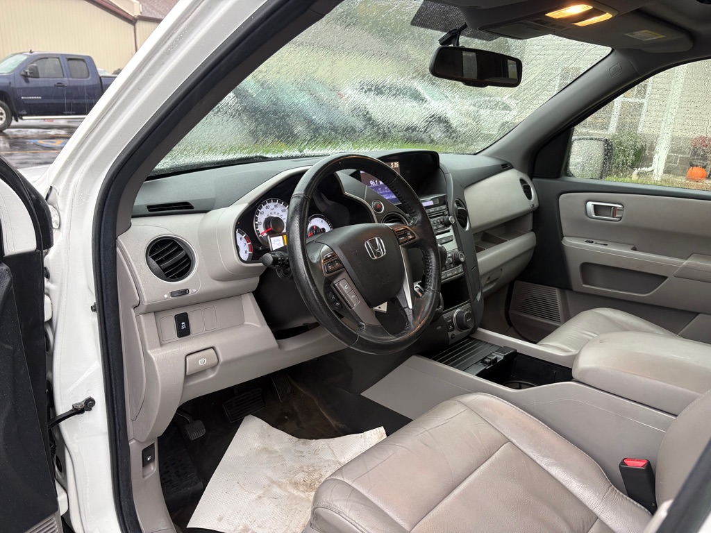 Photo 14 of this HONDA PILOT