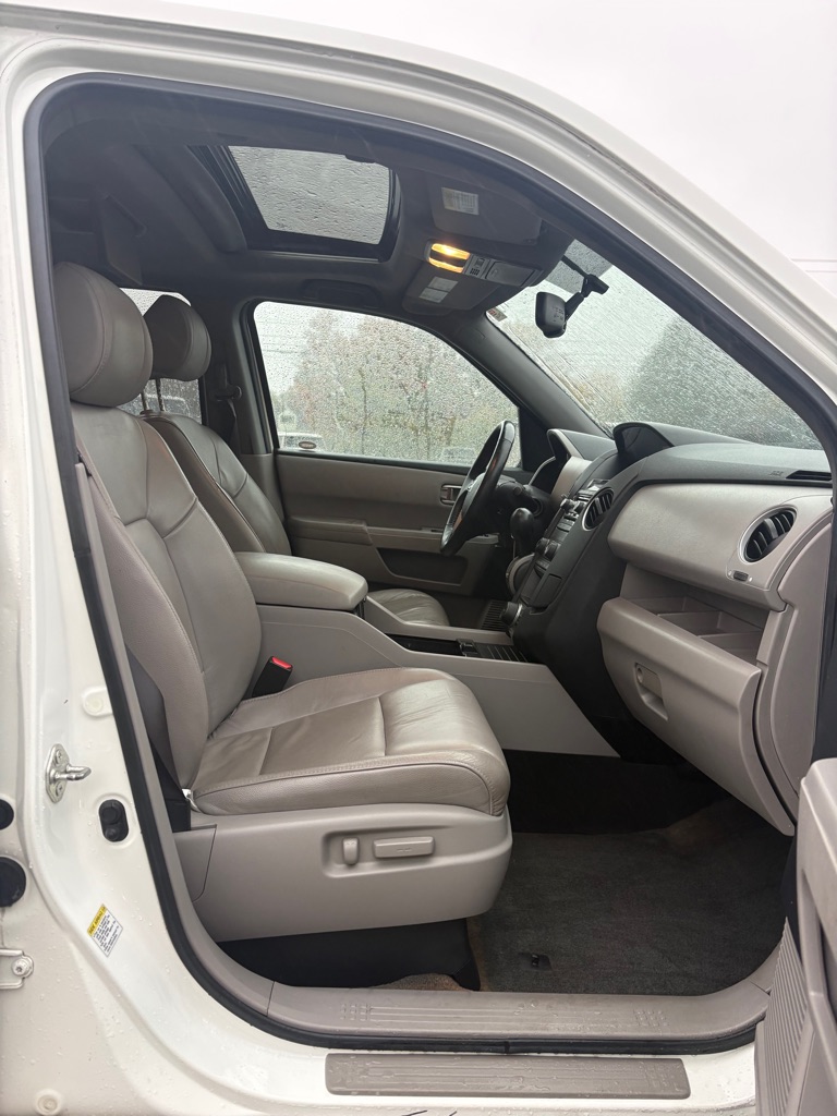 Photo 11 of this HONDA PILOT