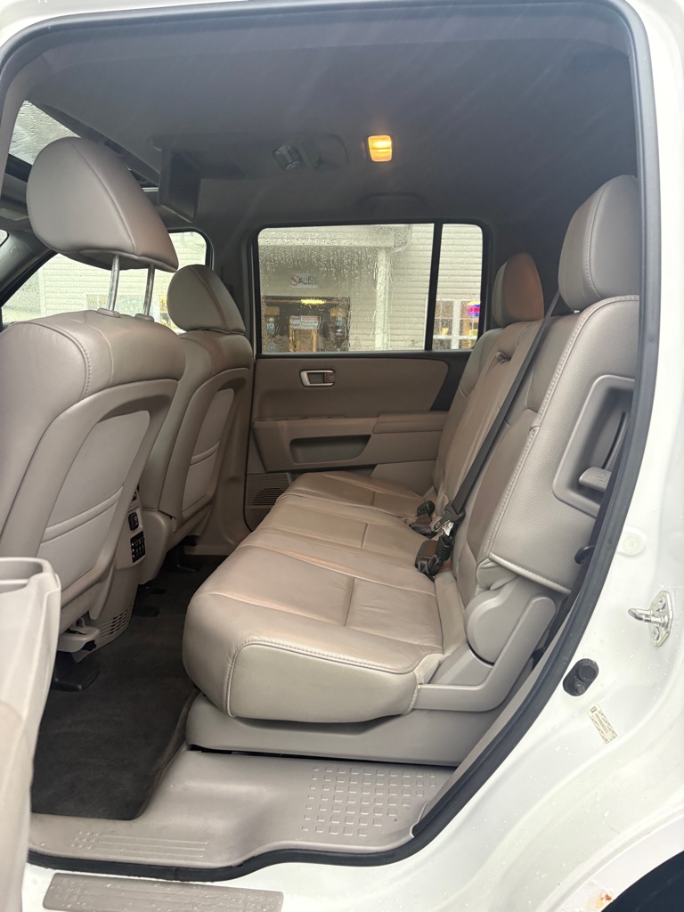 Photo 10 of this HONDA PILOT