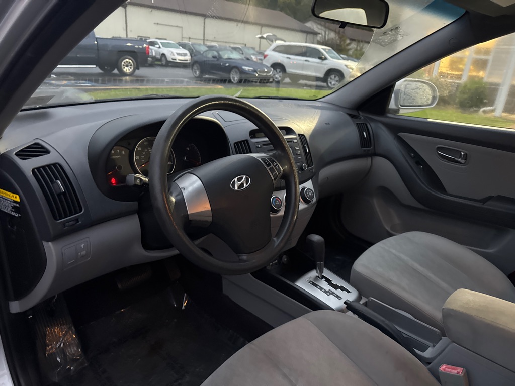 Photo 13 of this HYUNDAI ELANTRA