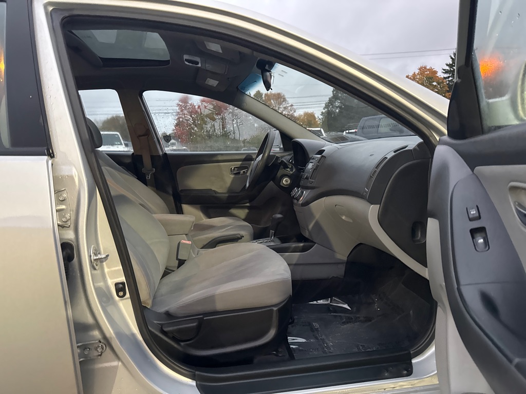 Photo 11 of this HYUNDAI ELANTRA