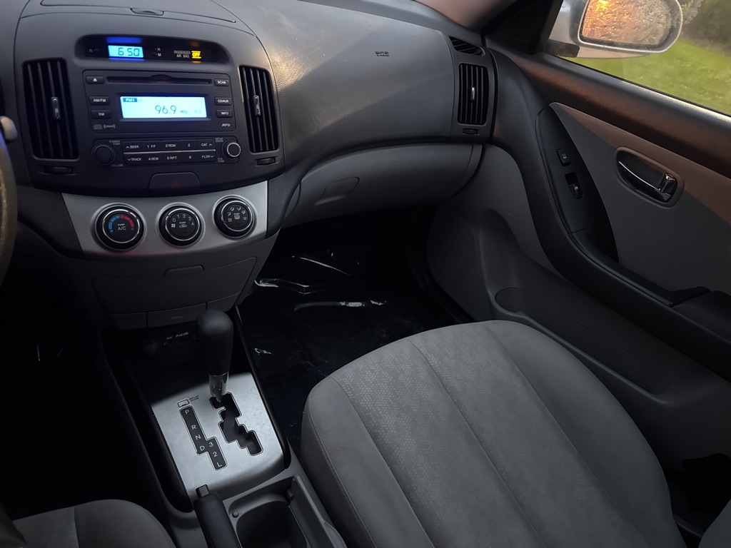 Photo 15 of this HYUNDAI ELANTRA