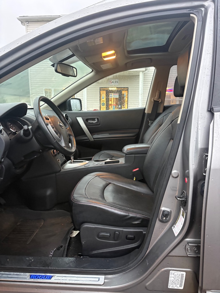 Photo 9 of this NISSAN ROGUE