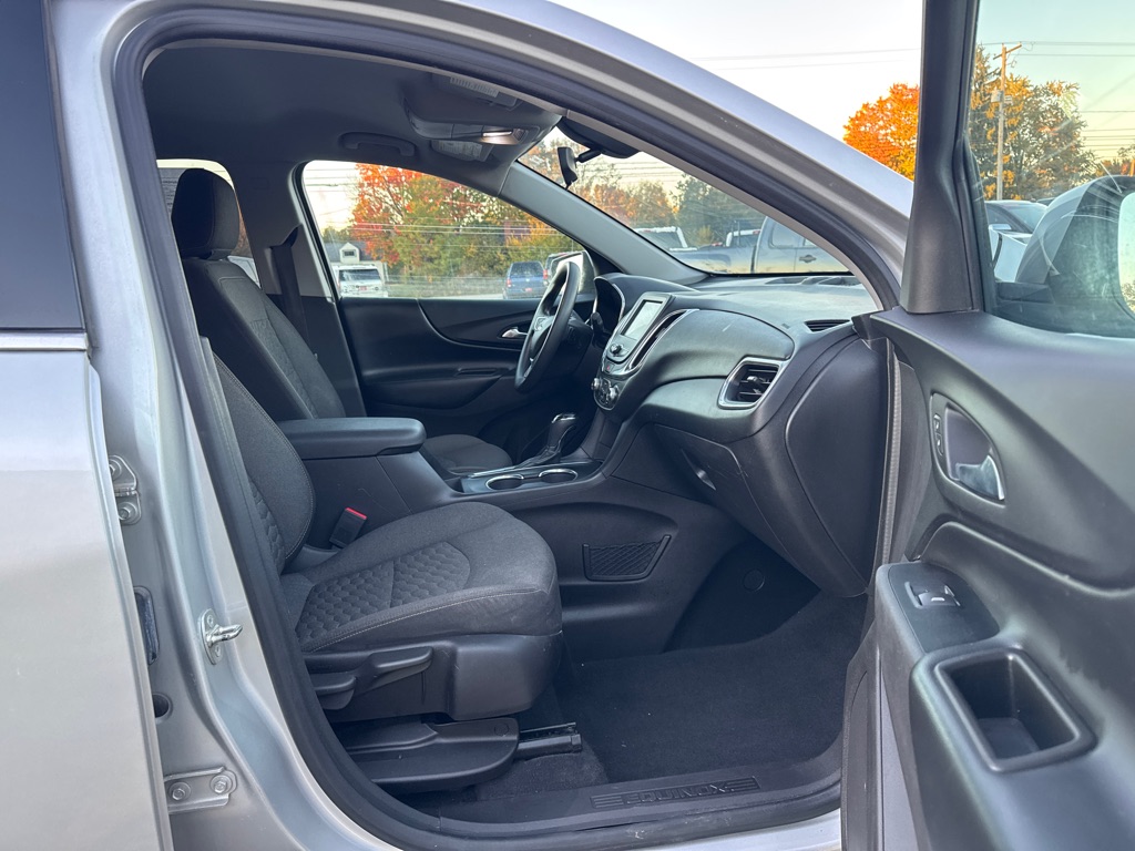 Photo 12 of this CHEVROLET EQUINOX