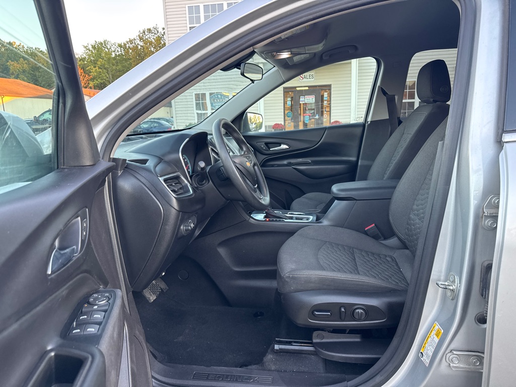 Photo 10 of this CHEVROLET EQUINOX
