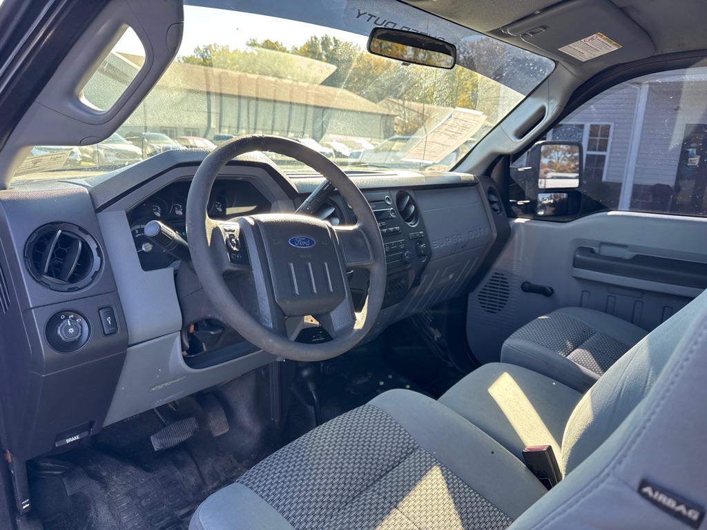 Photo 12 of this FORD F-350 SUPER DUT