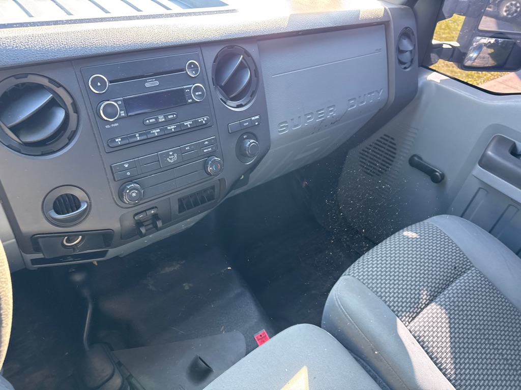 Photo 13 of this FORD F-350 SUPER DUT