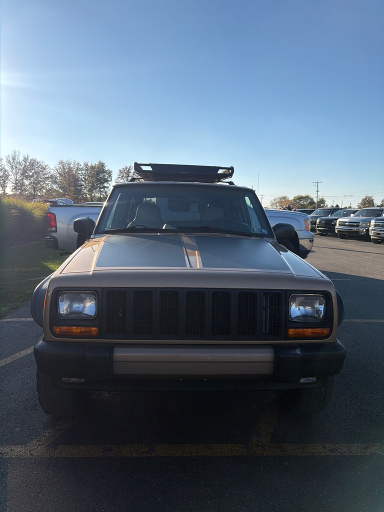Photo 3 of this JEEP CHEROKEE