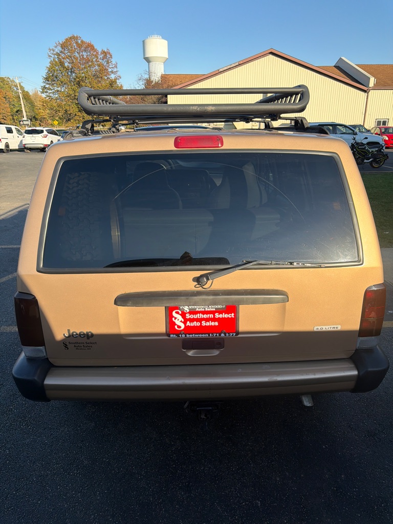 Photo 7 of this JEEP CHEROKEE