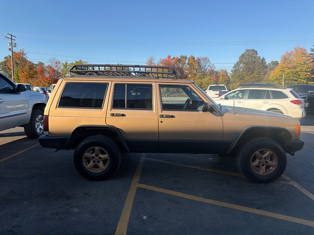 Photo 5 of this JEEP CHEROKEE