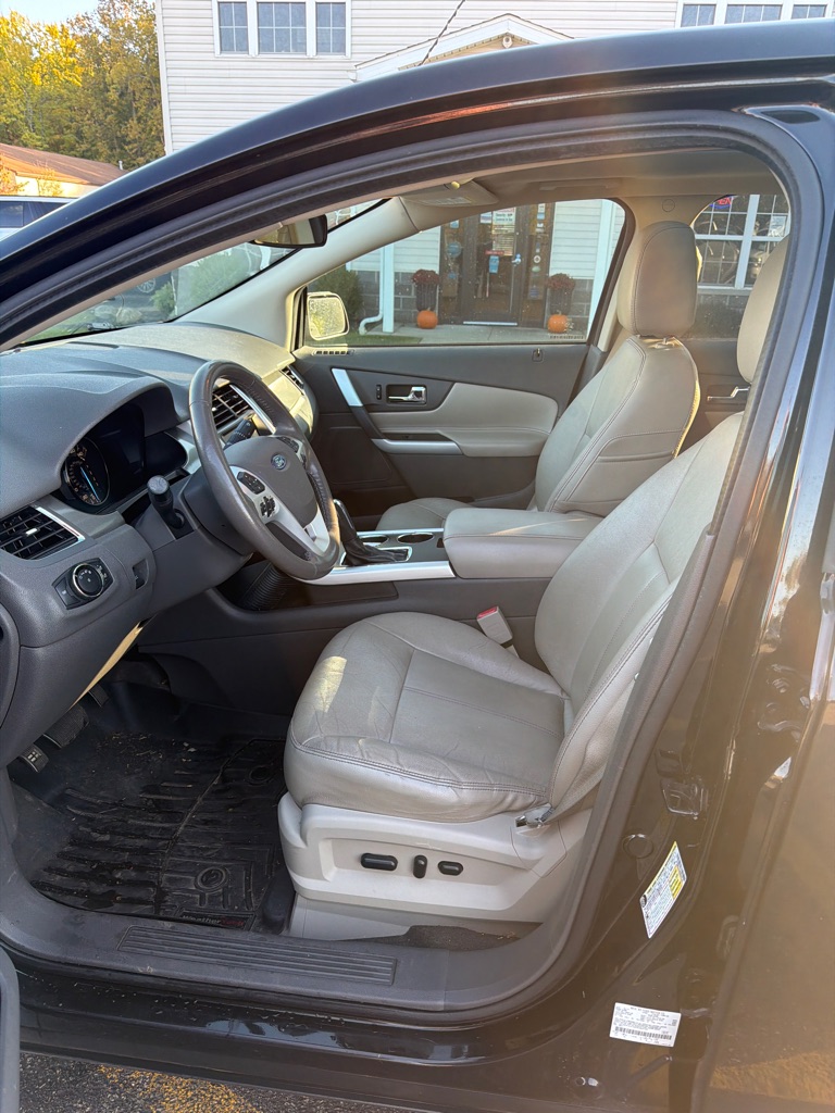 Photo 11 of this FORD EDGE
