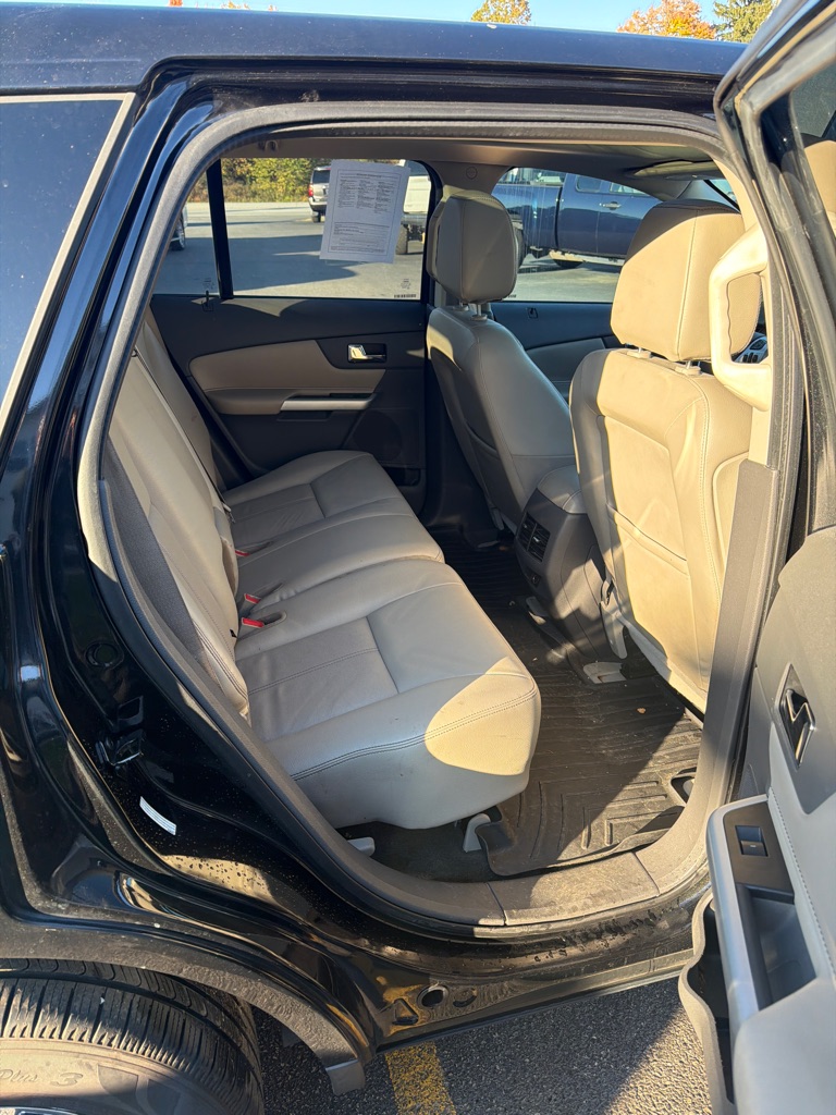 Photo 13 of this FORD EDGE