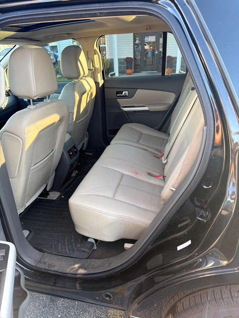 Photo 12 of this FORD EDGE