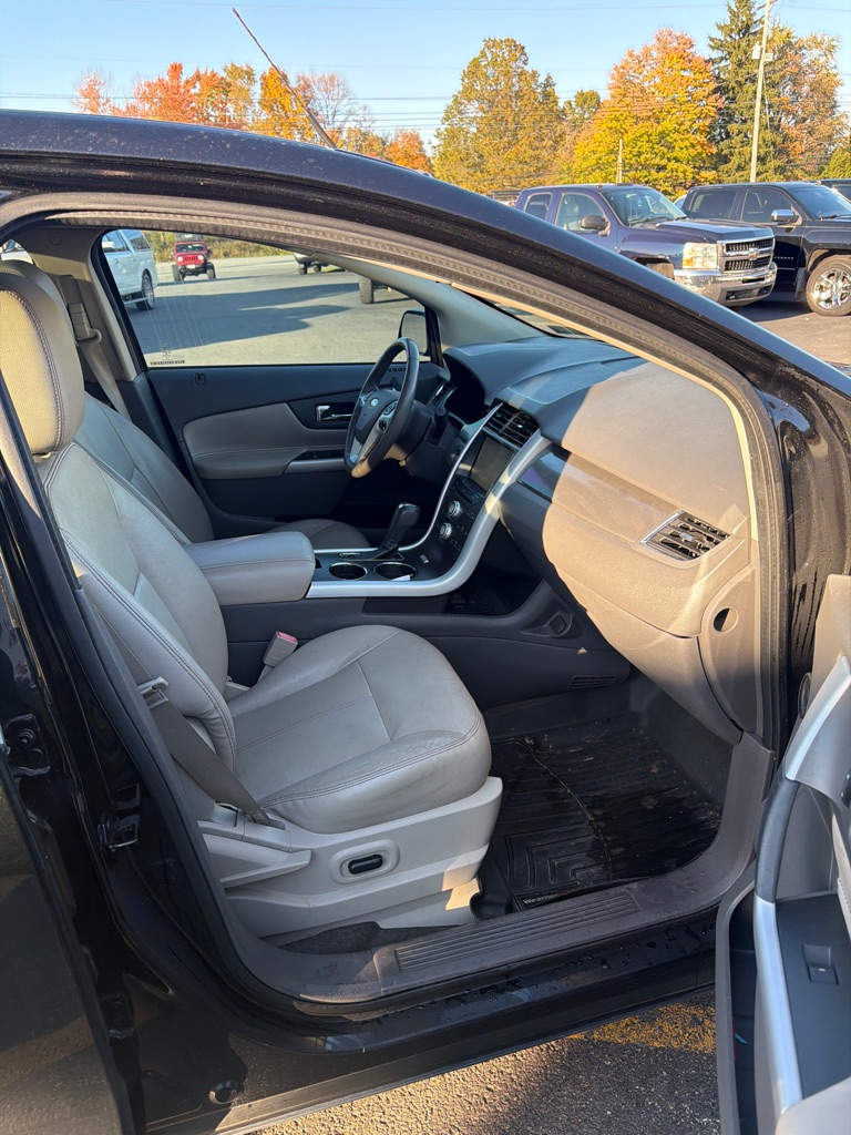 Photo 14 of this FORD EDGE