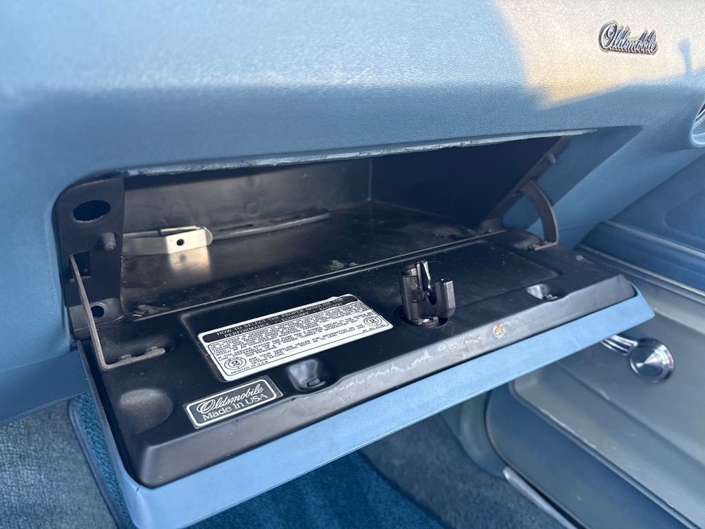 Photo 16 of this OLDSMOBILE CUTLASS