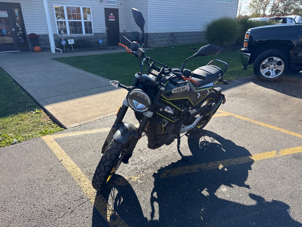 Photo 2 of this HUSQVARNA MC
