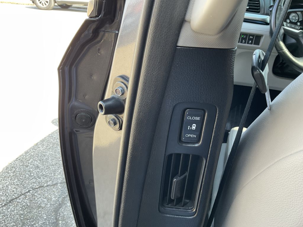 Photo 35 of this HONDA ODYSSEY