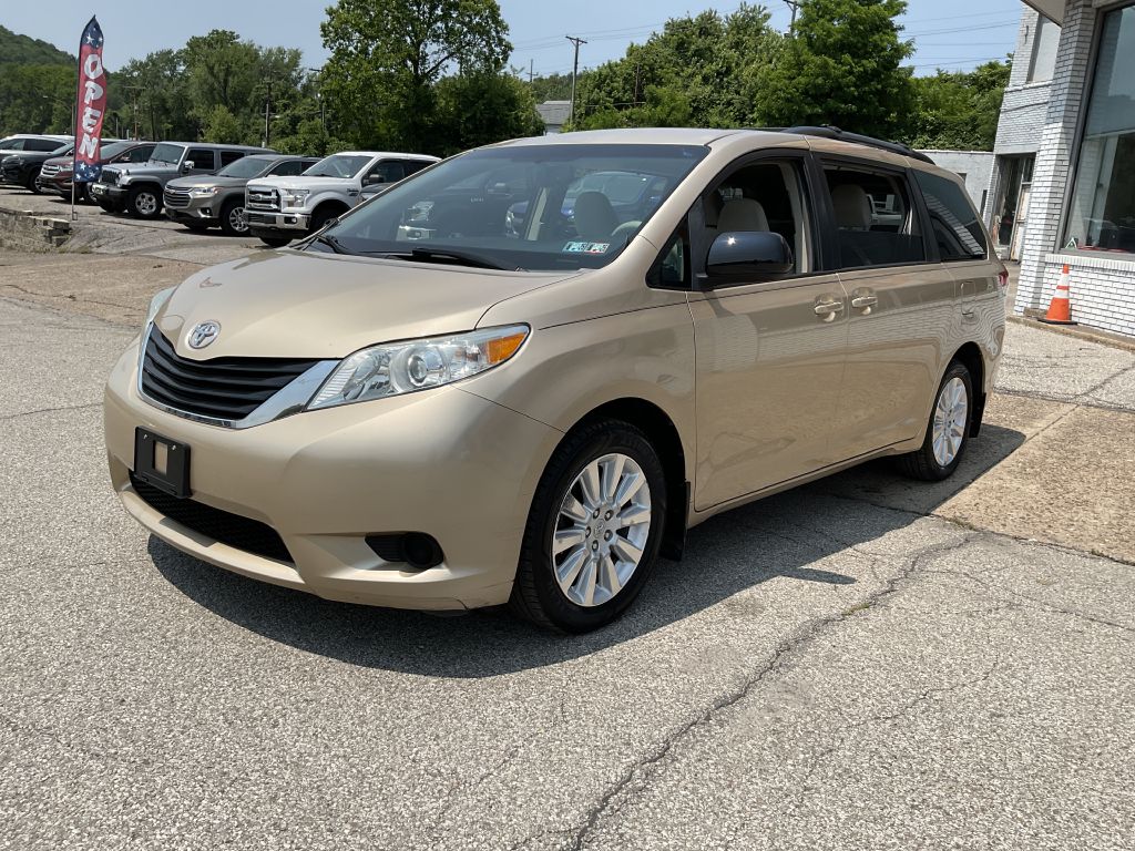 Photo 5 of this TOYOTA SIENNA