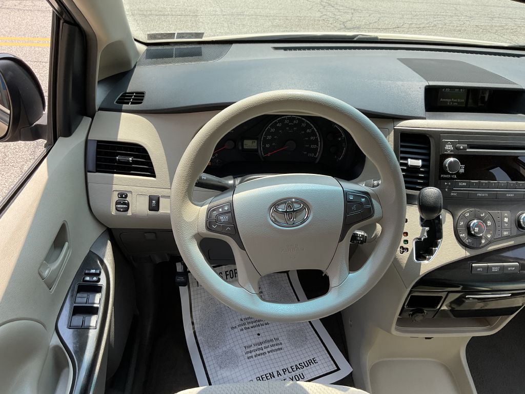 Photo 29 of this TOYOTA SIENNA