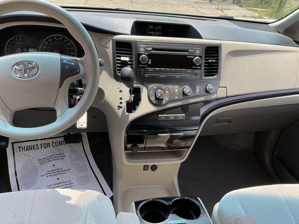 Photo 30 of this TOYOTA SIENNA