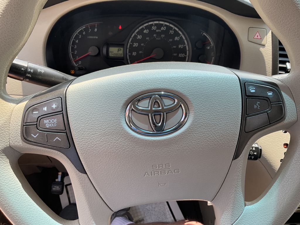 Photo 34 of this TOYOTA SIENNA