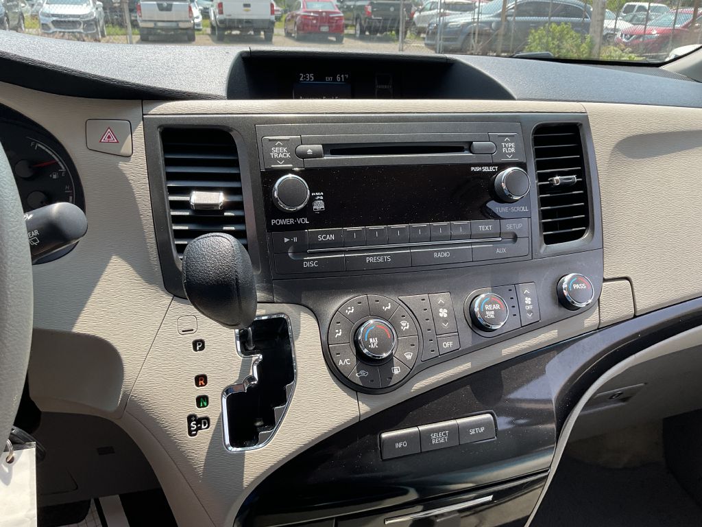 Photo 35 of this TOYOTA SIENNA