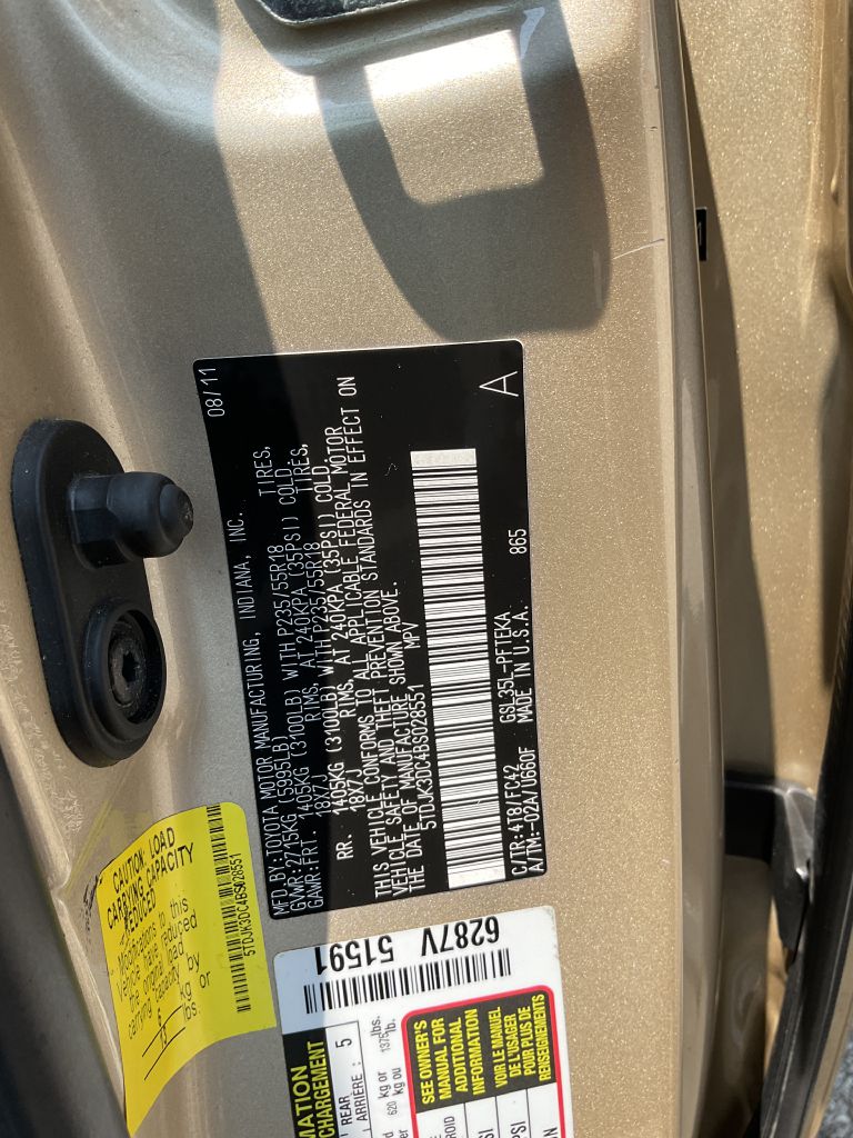 Photo 36 of this TOYOTA SIENNA