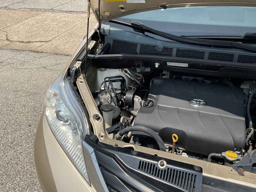Photo 38 of this TOYOTA SIENNA