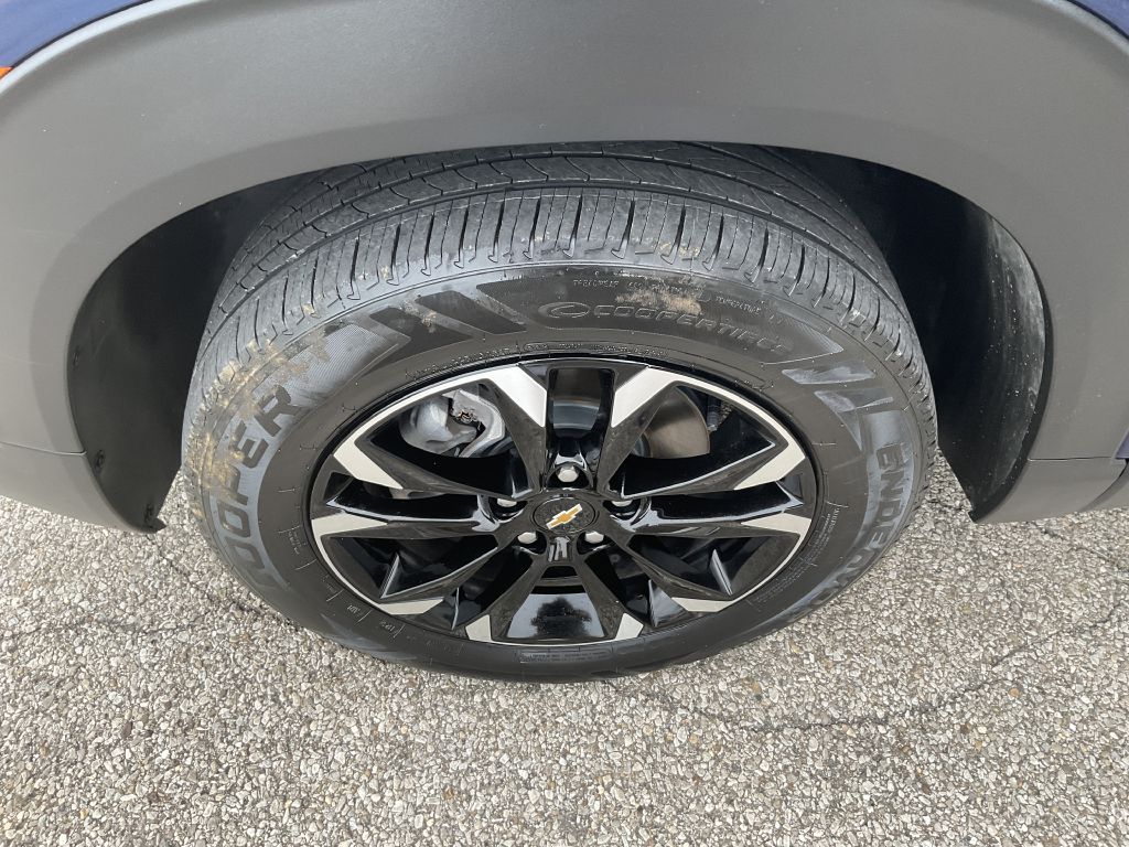 Photo 9 of this CHEVROLET TRAILBLAZER