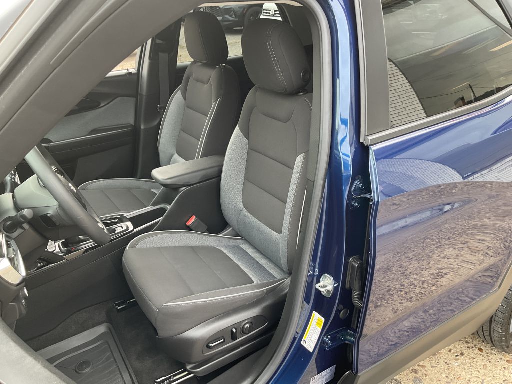 Photo 14 of this CHEVROLET TRAILBLAZER