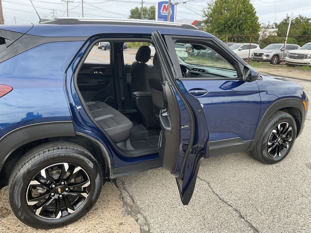 Photo 22 of this CHEVROLET TRAILBLAZER