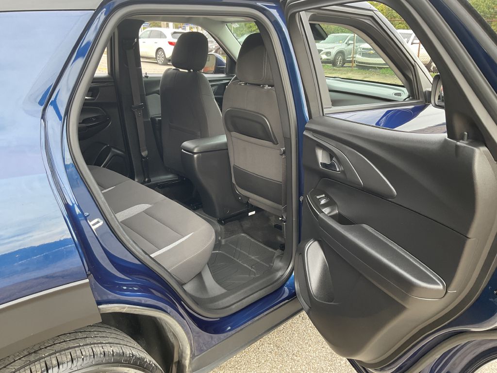 Photo 24 of this CHEVROLET TRAILBLAZER
