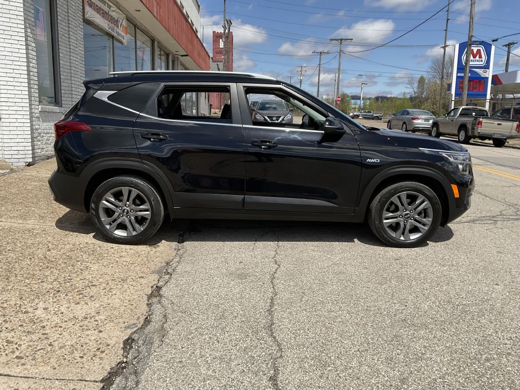 Photo 2 of this KIA SELTOS