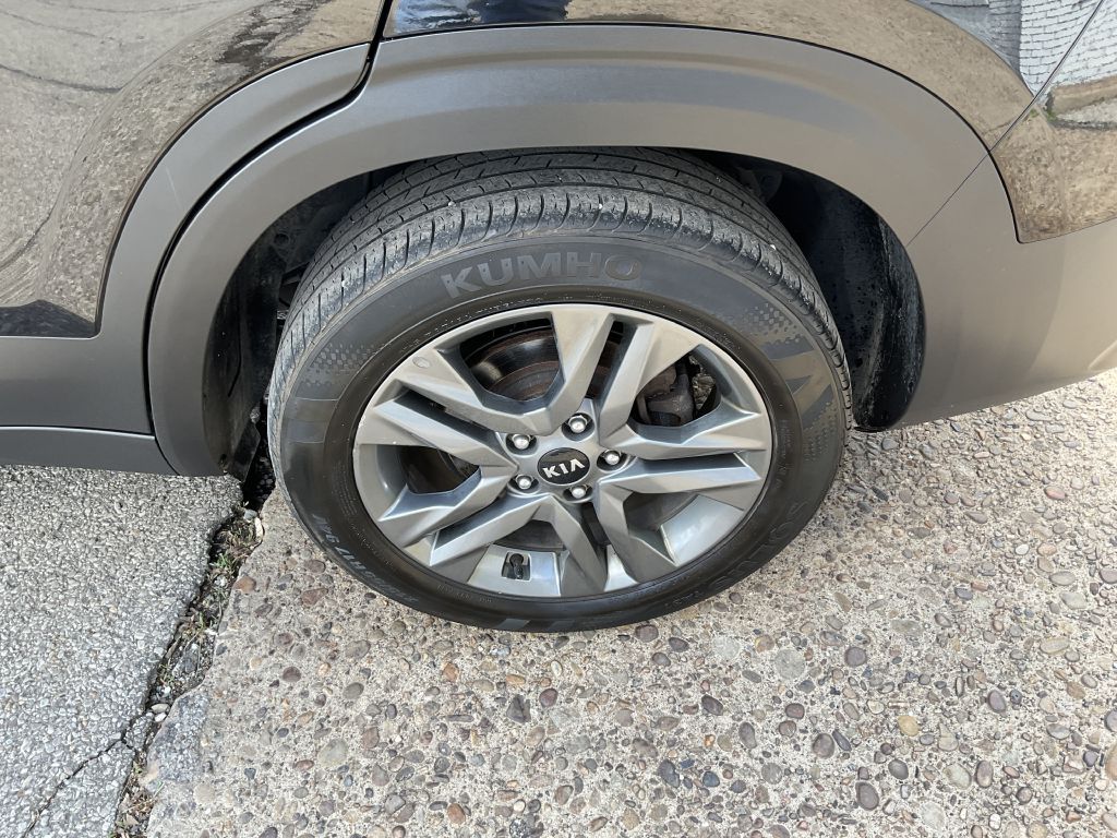 Photo 10 of this KIA SELTOS
