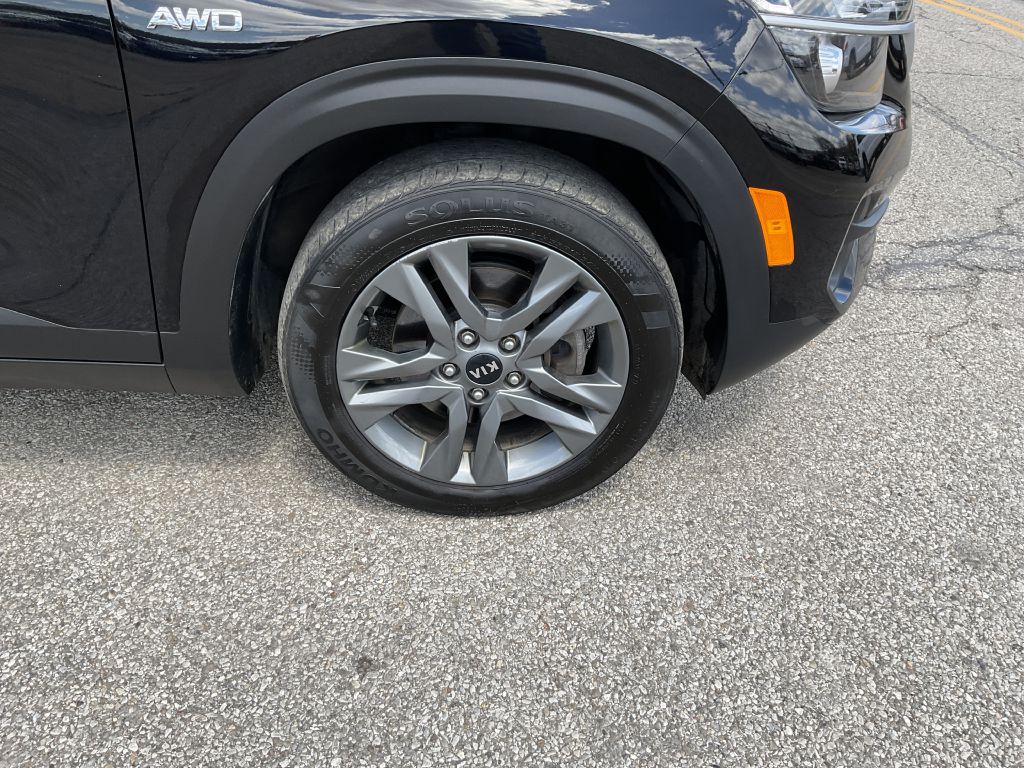Photo 11 of this KIA SELTOS