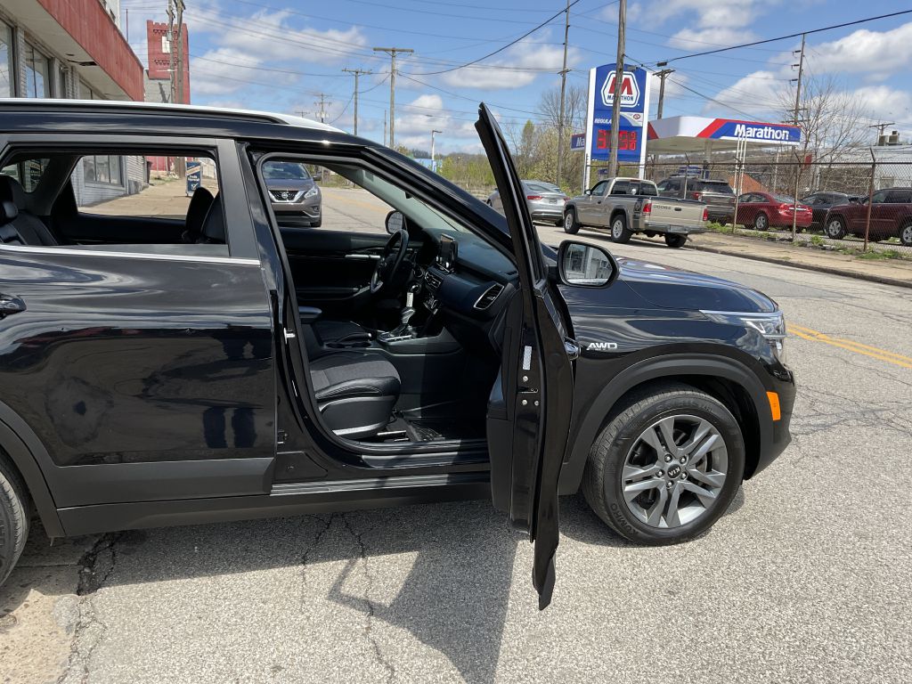 Photo 16 of this KIA SELTOS