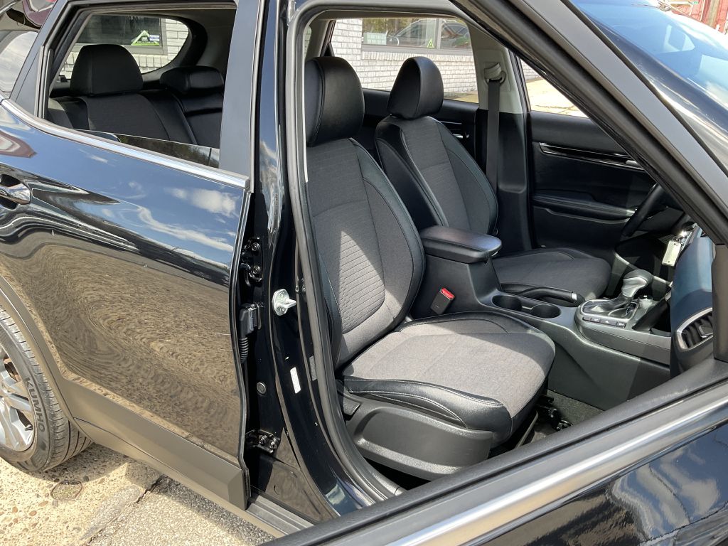 Photo 17 of this KIA SELTOS