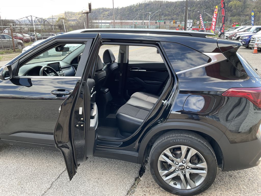 Photo 19 of this KIA SELTOS