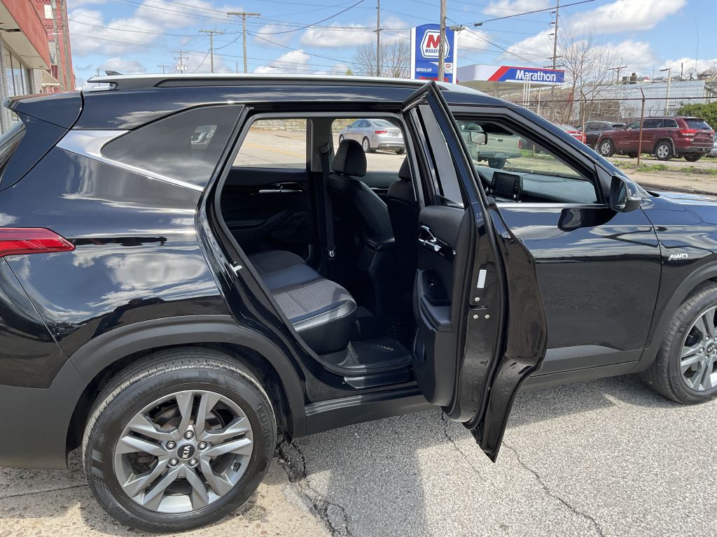 Photo 22 of this KIA SELTOS