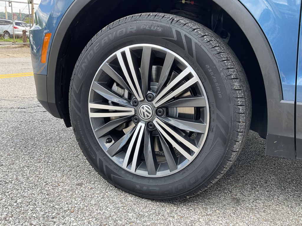 Photo 9 of this VOLKSWAGEN TIGUAN
