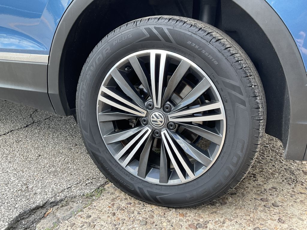 Photo 10 of this VOLKSWAGEN TIGUAN